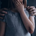 По делу супругов, обвиняемых в сексуальных преступлениях против маленькой дочки, прокурор предоставил обвинительный акт в криворожском суде