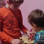 Какие сладости подарить детям на зимние праздники